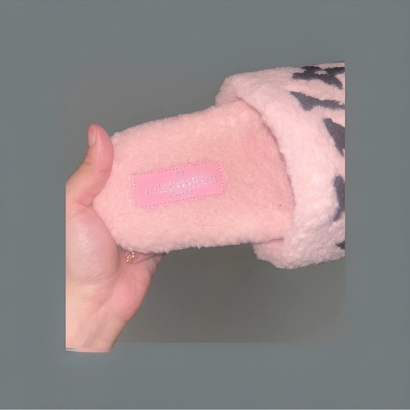Vibrant Pink Fuzzy Slide Sandals used once QR code available size 7 - Picture 6 of 7